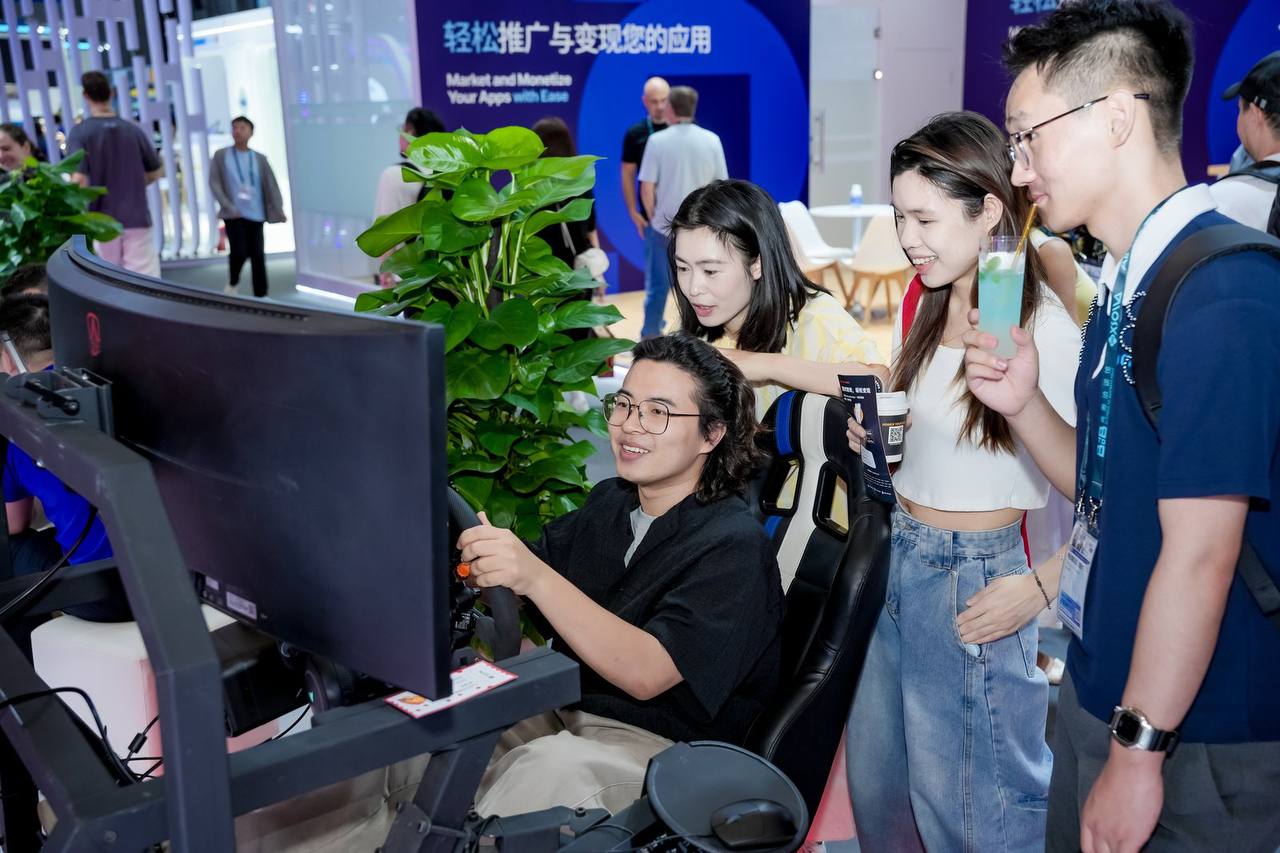 SMP Esports представил гоночный симулятор на ChinaJoy 2026 в Шанхае