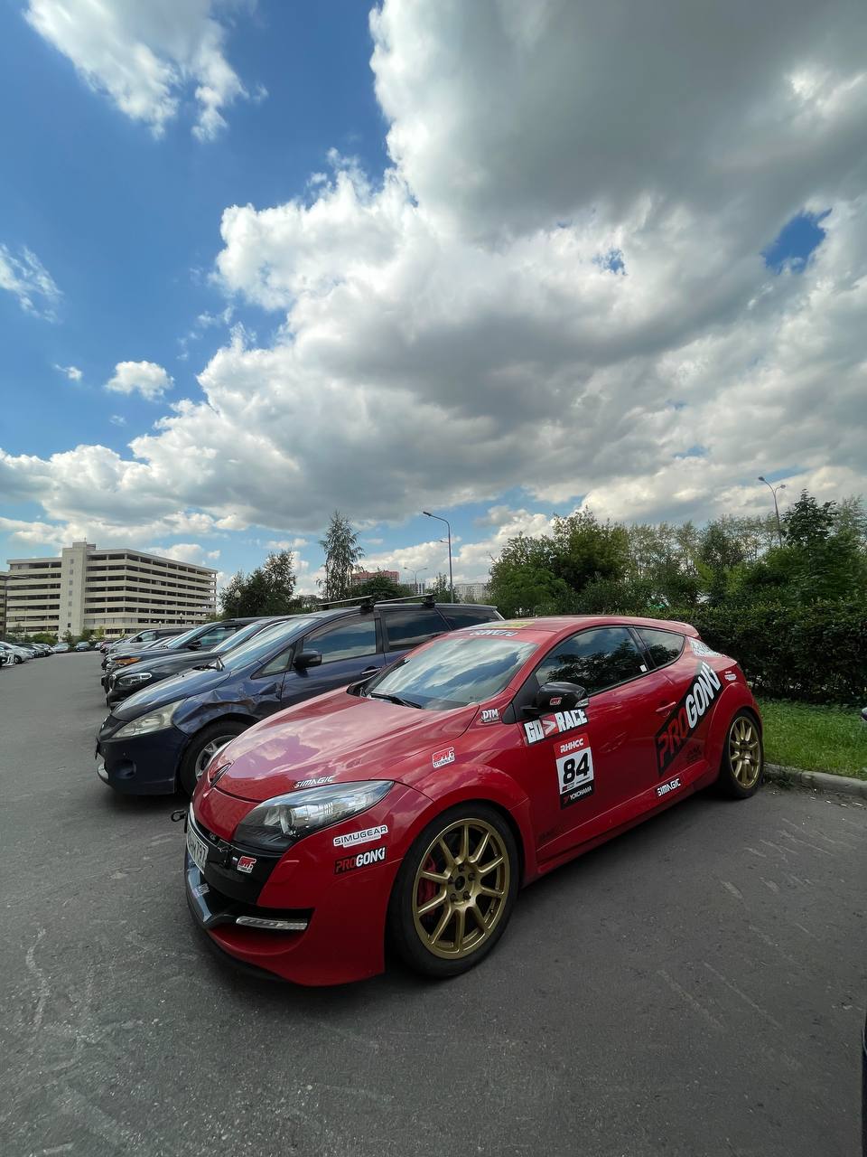 День трека на АДМ Raceway: тренировки с инструктором и прокат машин