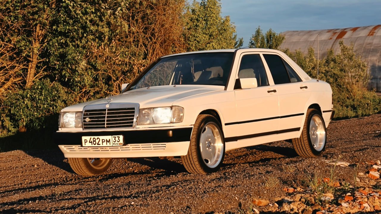 Участник ретро-выставки: Mercedes-Benz E190 Соломатина
