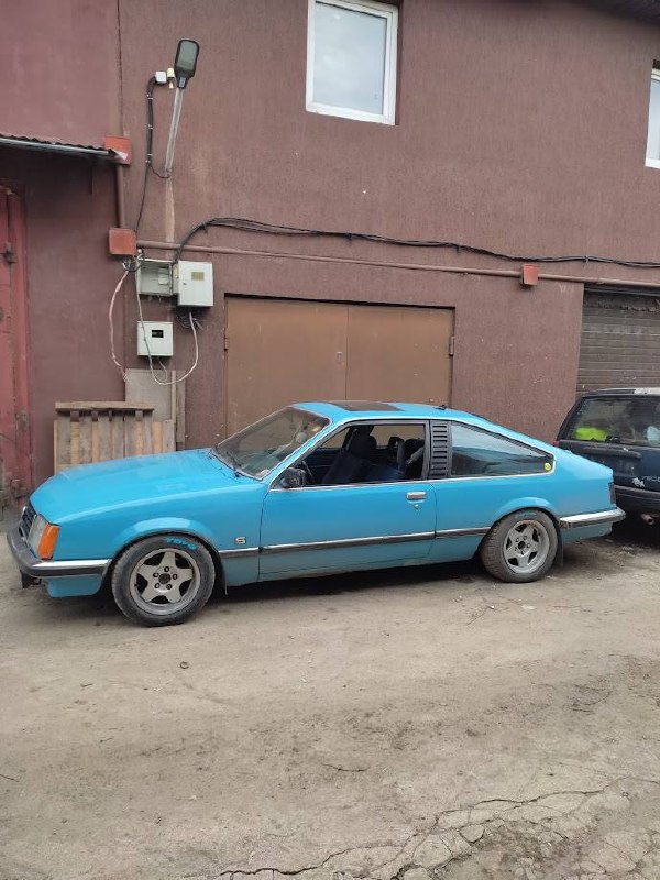 Участник ретро-выставки Classic Touring Cup: Opel Monza 1978